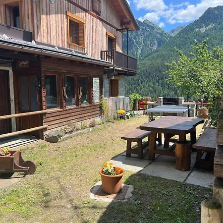 Chalet Joivy Modern Family With Stunning Mountain Views Champoluc